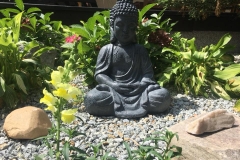 budda w ogrodzie